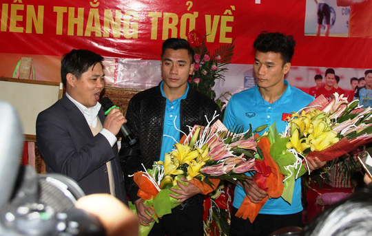 Anh em thủ môn Bùi Tiến Dũng và tiền vệ Bùi Tiến Dụng được vinh danh tại quê nhà sau chiến tích cùng U23 Việt Nam loạt vào trận chung kết U23 Châu Á 2018 tại Thường Châu (Trung Quốc)