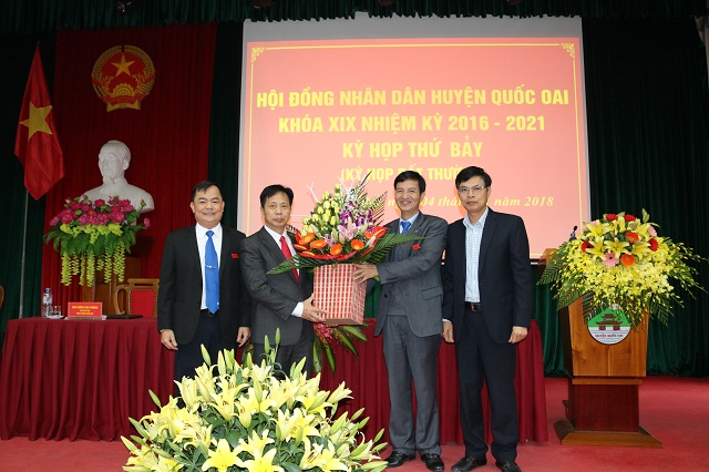 Ông Phùng Văn Dũng được bầu là Chủ tịch HĐND huyện Quốc Oai