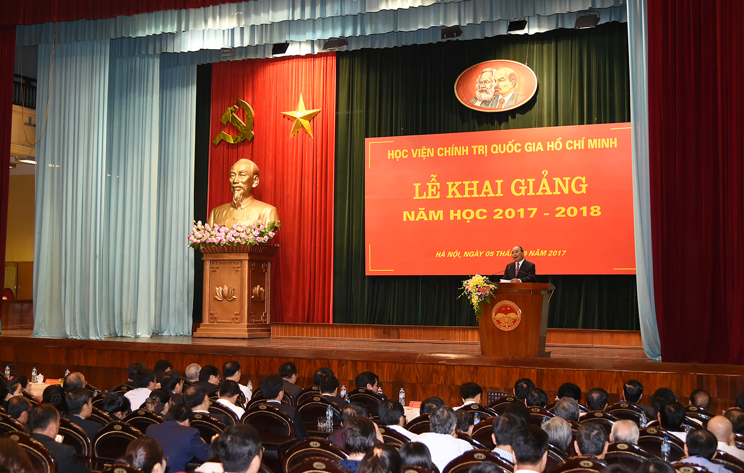 Thủ tướng Nguyễn Xuân Phúc dự lễ khai giảng Học viện Chính trị Quốc gia Hồ Chí Minh