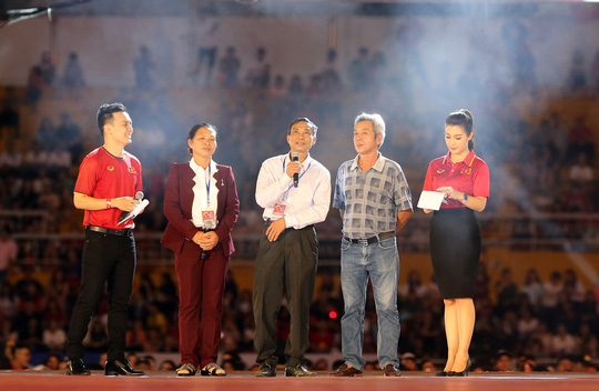 Không quên những người hùng thầm lặng