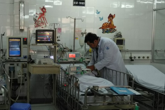 Bé nghi ngộ độc trà sữa, khai rằng đã uống thuốc diệt cỏ