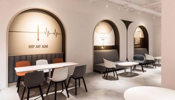 Artemis - Pastry & Coffee Shop ở số 20 Ngô Quyền,  Quận Hoàn Kiếm, Hà Nội