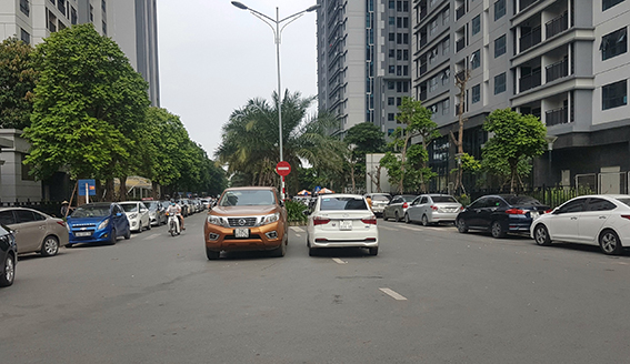 Lấn chiếm lòng lề đường gây bức xúc cho cư dân