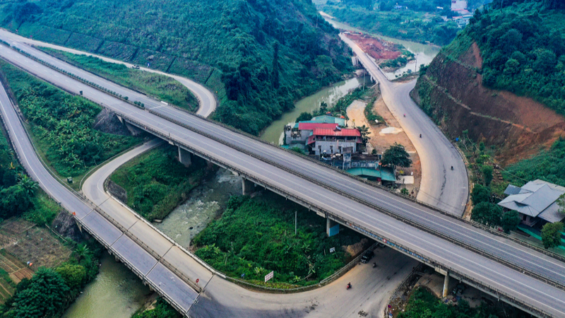 Điều chỉnh đầu tư dự án đường nối cao tốc Nội Bài - Lào Cai đến Sa Pa