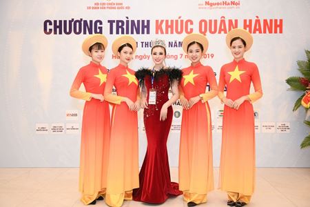 Hoa Hậu doanh nhân Nguyễn Thị Diệu Thúy vinh dự nhận bằng khen và biểu tượng chữ Tâm xứng tầm doanh nhân nhân ái