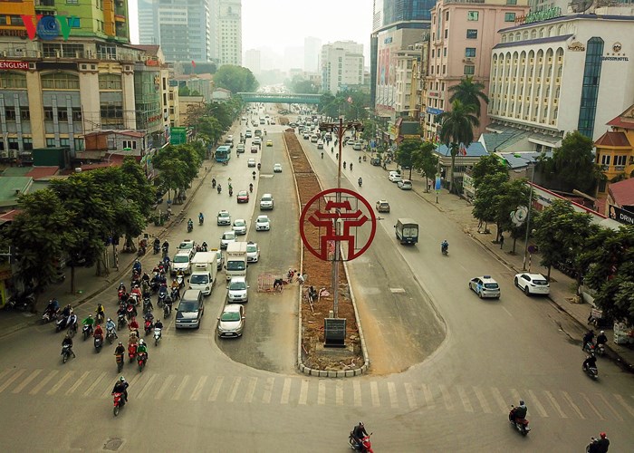Xén xong dải phân cách mở rộng đường đẹp nhất Việt Nam