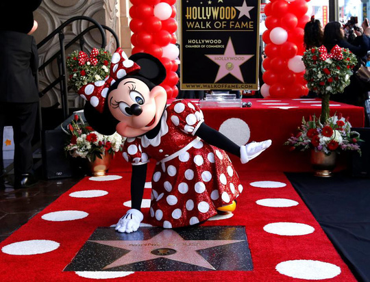 Sau 90 năm chờ đợi, bạn gái chuột Mickey được nhận sao