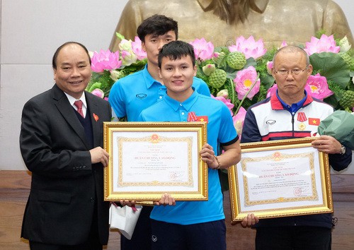 Tổng cục TDTT lý giải việc trao Huân chương Lao động cho Tiến Dũng, Quang Hải
